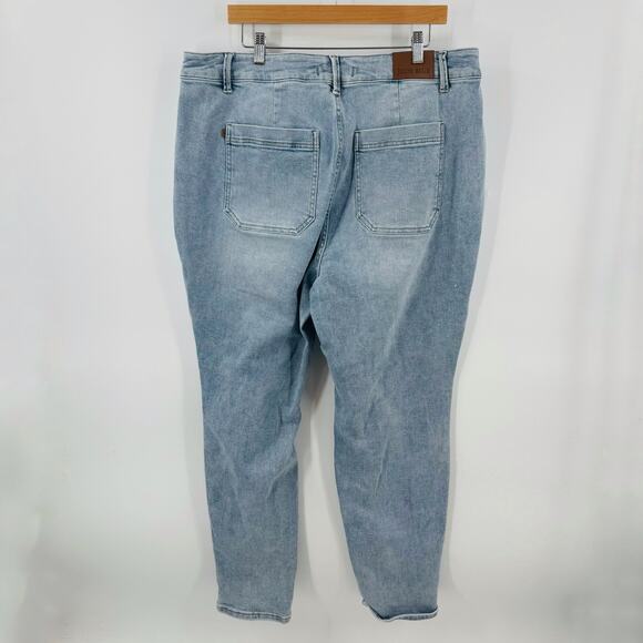 Judy Blue Women’s 20W Drawstring Waist Relaxed Tapered Jeans Light Wash‎ Denim - Picture 2 of 12